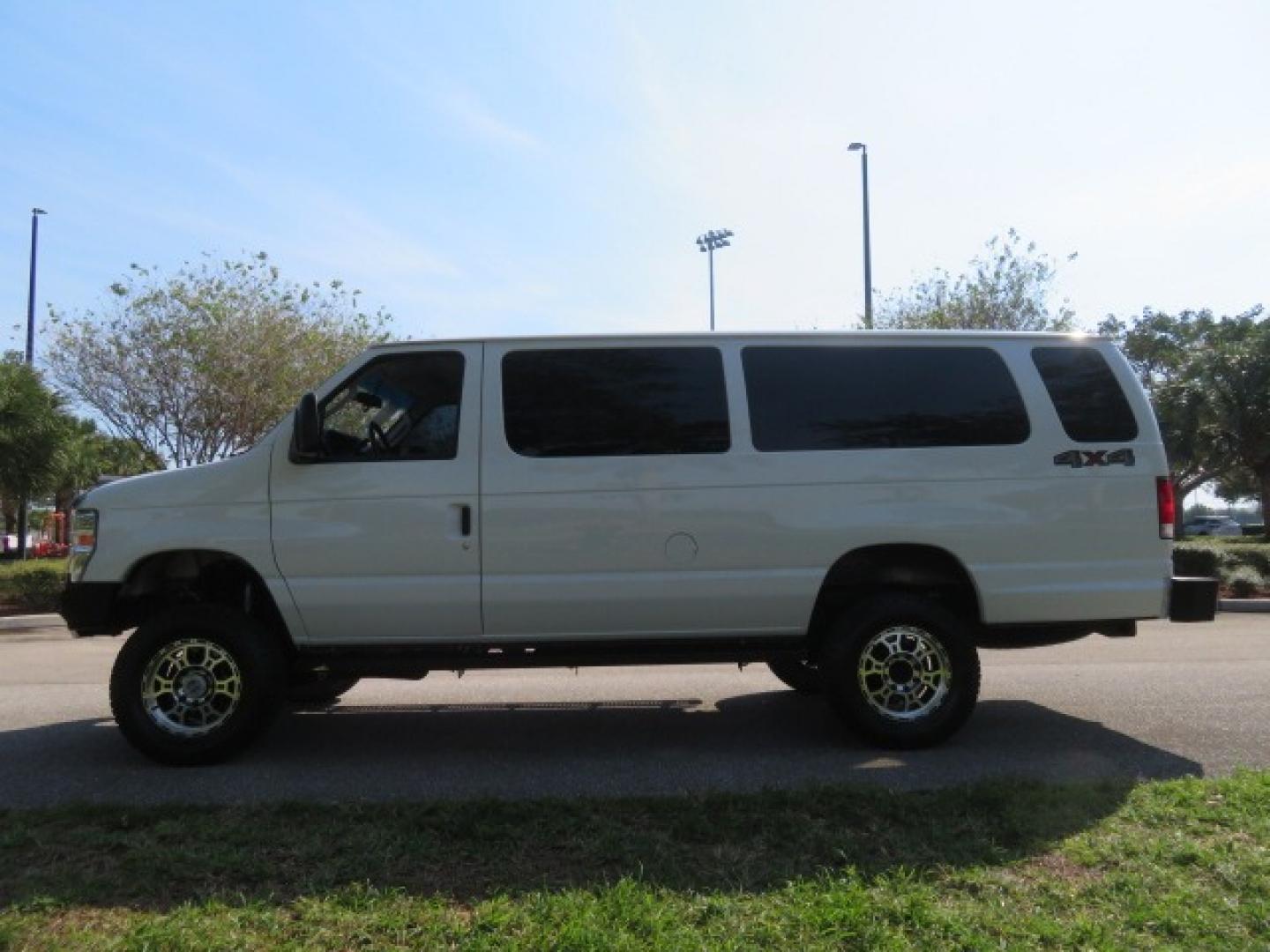 2014 White /GRAY Ford E-Series Wagon XLT (1FBSS3BL6ED) , AUTOMATIC transmission, located at 4301 Oak Circle #19, Boca Raton, FL, 33431, (954) 561-2499, 26.388861, -80.084038 - Photo#14